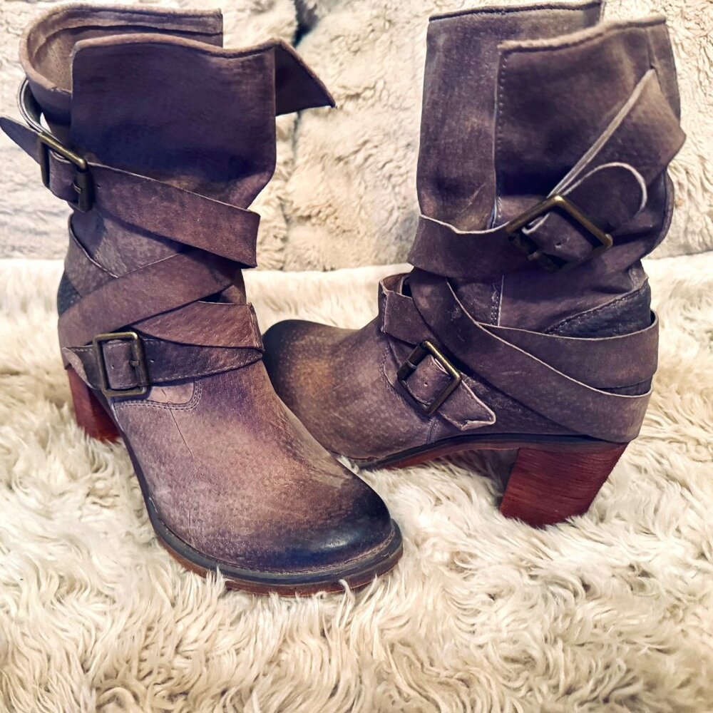 Jeffrey Campbell Ibiza Last  Buckle and Strap Gray Leather Ankle Boots Size 7